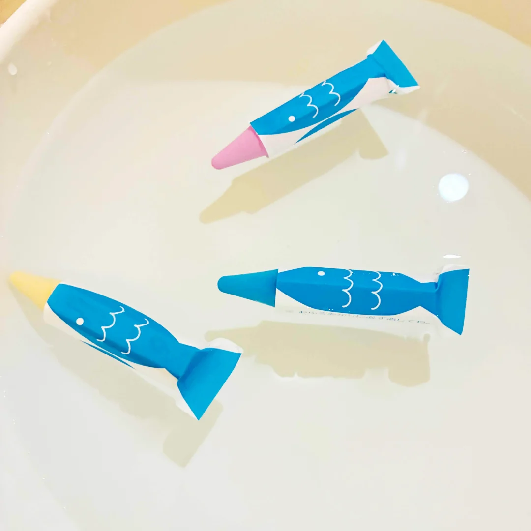 キットパスが水に浮かんでいる画像